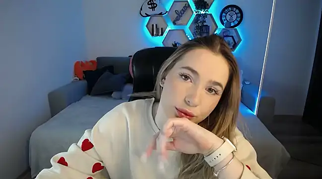 Snapshot of SabrinViolet chatting on February 17, 2025, 9:13 am SabrinViolet online show from February 17, 2025, 9:13 am