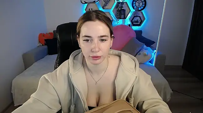 Snapshot of SabrinViolet chatting on February 19, 2025, 9:06 am SabrinViolet online show from February 19, 2025, 9:06 am