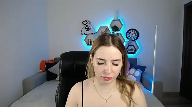 Snapshot of SabrinViolet chatting on February 26, 2025, 9:10 am SabrinViolet online show from February 26, 2025, 9:10 am