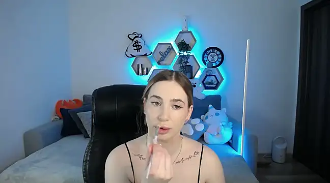 Snapshot of SabrinViolet chatting on March 11, 2025, 9:13 am SabrinViolet online show from March 11, 2025, 9:13 am