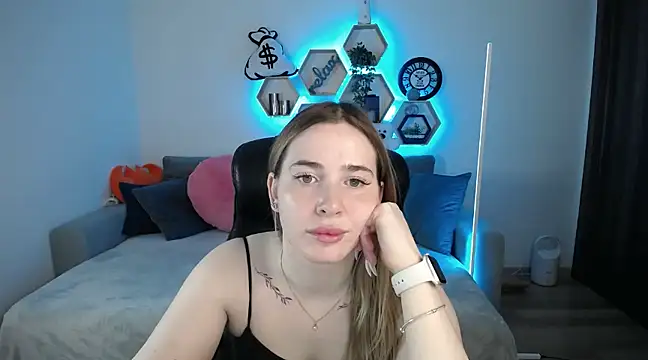 Snapshot of SabrinViolet chatting on March 12, 2025, 9:02 am SabrinViolet online show from March 12, 2025, 9:02 am