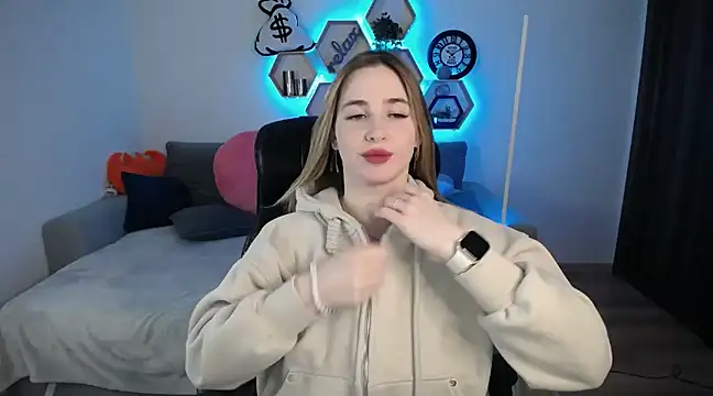 Snapshot of SabrinViolet chatting on March 18, 2025, 9:09 am SabrinViolet online show from March 18, 2025, 9:09 am