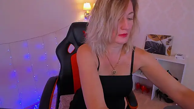 Snapshot of AriFleow chatting on September 19, 2025, 12:17 pm AriFleow online show from September 19, 2025, 12:17 pm