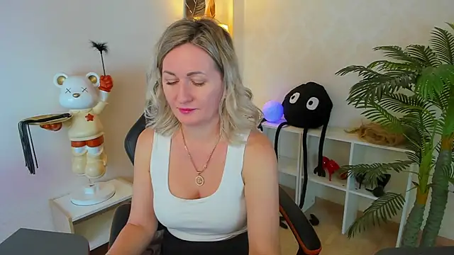 Snapshot of AriFleow chatting on October 21, 2025, 11:33 am AriFleow online show from October 21, 2025, 11:33 am