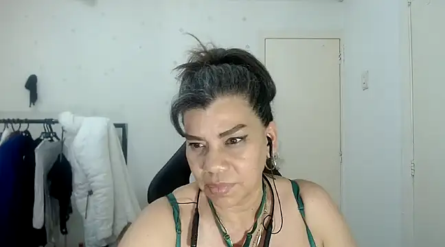 Snapshot of vikyadams chatting on February 24, 2025, 8:03 pm vikyadams online show from February 24, 2025, 8:03 pm