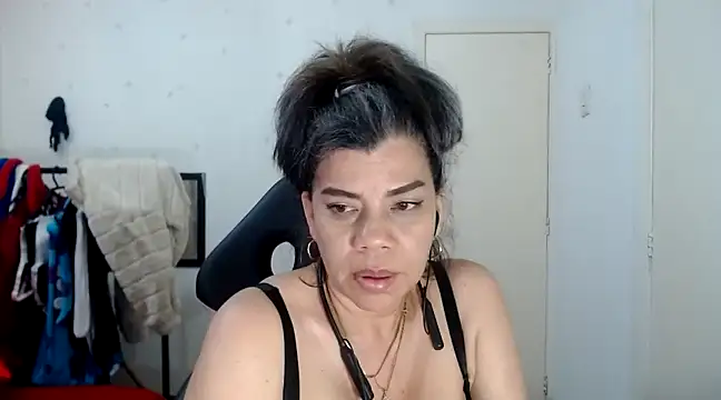Snapshot of vikyadams chatting on February 26, 2025, 11:37 pm vikyadams online show from February 26, 2025, 11:37 pm