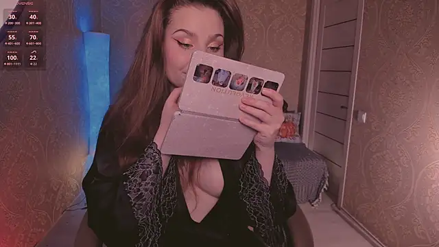 Snapshot of Eesmaaarrr chatting on October 22, 2025, 11:37 pm Eesmaaarrr online show from October 22, 2025, 11:37 pm