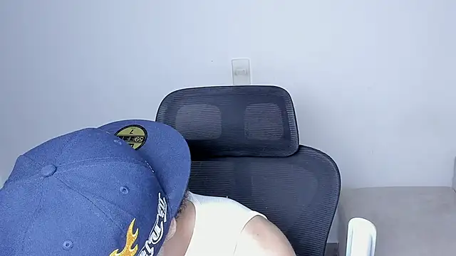 laurent nova online show from December 3, 2025, 8:07 pm