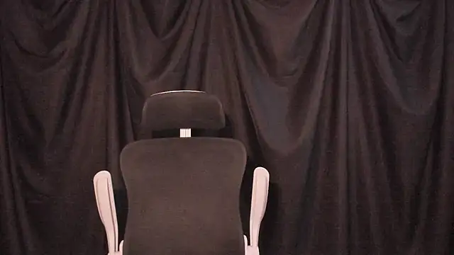 Snapshot of laurent_nova chatting on July 28, 2026, 7:39 pm laurent nova online show from July 28, 2026, 7:39 pm
