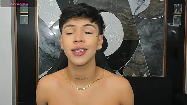 Snapshot of Timmy_King_ chatting on December 7, 2024, 12:19 am Timmy King online show from December 7, 2024, 12:19 am