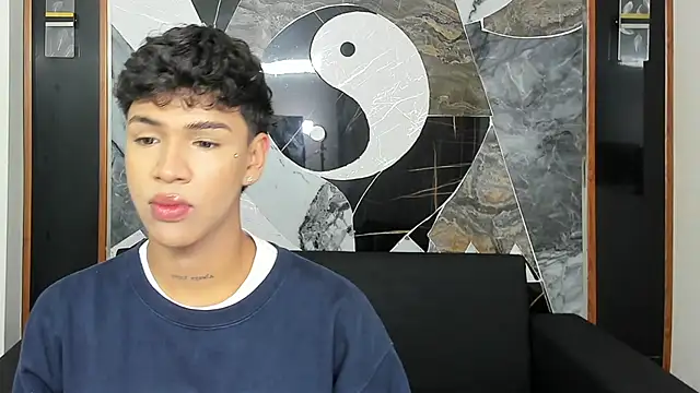 Snapshot of Timmy_King_ chatting on December 16, 2024, 9:52 pm Timmy King online show from December 16, 2024, 9:52 pm