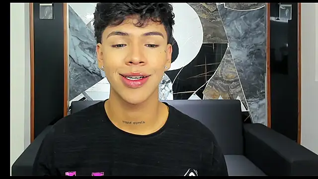 Snapshot of Timmy_King_ chatting on December 19, 2024, 10:10 pm Timmy King online show from December 19, 2024, 10:10 pm