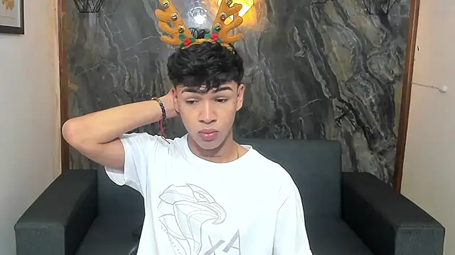 Snapshot of Timmy_King_ chatting on December 21, 2024, 11:45 pm Timmy King online show from December 21, 2024, 11:45 pm