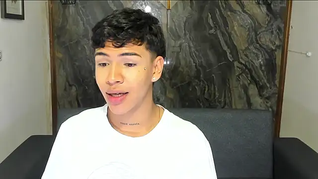 Snapshot of Timmy_King_ chatting on January 10, 2025, 1:21 am Timmy King online show from January 10, 2025, 1:21 am