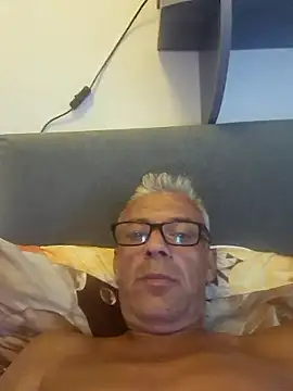 Picolo4111 online show from September 8, 2025, 2:27 pm
