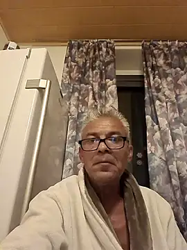 Picolo4111 online show from October 26, 2025, 3:01 am