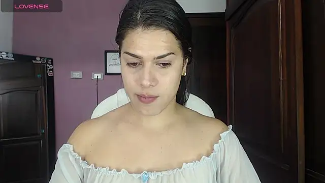 Snapshot of Luciana_Ortiz1 chatting on December 13, 2024, 3:00 pm Luciana Ortiz1 online show from December 13, 2024, 3:00 pm