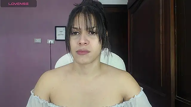 Snapshot of Luciana_Ortiz1 chatting on March 3, 2025, 3:09 pm Luciana Ortiz1 online show from March 3, 2025, 3:09 pm