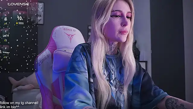 fraulein mooon online show from November 24, 2025, 10:53 pm