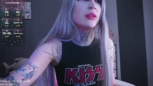 fraulein mooon online show from December 17, 2025, 5:52 pm