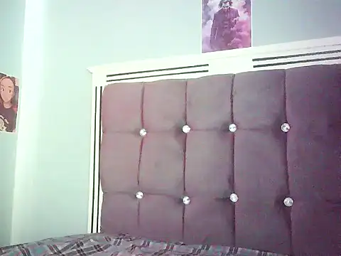 Snapshot of Cryaluna chatting on March 15, 2026, 5:35 am Cryaluna online show from March 15, 2026, 5:35 am