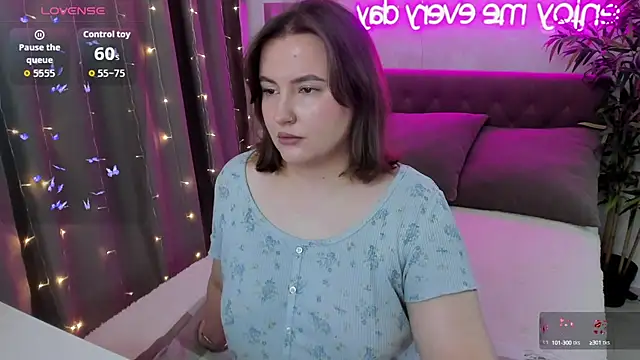 FeralPeach online show from October 4, 2025, 3:48 am