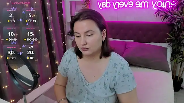 FeralPeach online show from October 10, 2025, 5:06 am