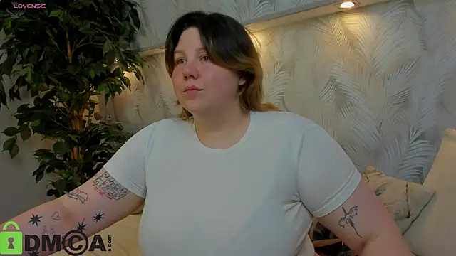 Snapshot of Ruth_Oliver chatting on July 2, 2026, 1:05 am Ruth Oliver online show from July 2, 2026, 1:05 am