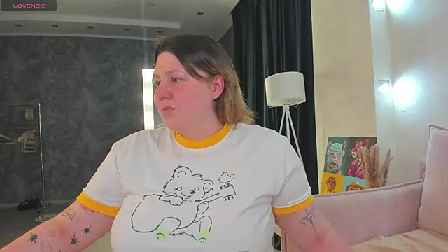 Snapshot of Ruth_Oliver chatting on July 10, 2026, 9:23 am Ruth Oliver online show from July 10, 2026, 9:23 am