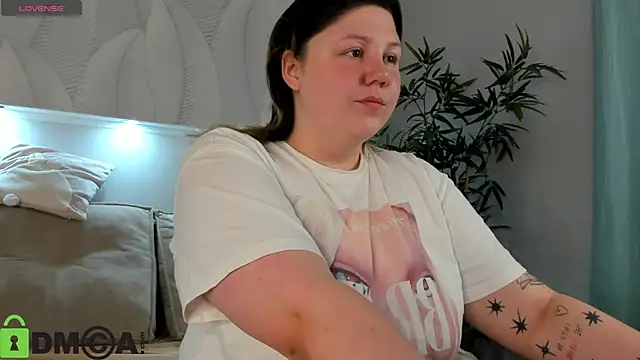 Snapshot of Ruth_Oliver chatting on July 17, 2026, 1:12 am Ruth Oliver online show from July 17, 2026, 1:12 am