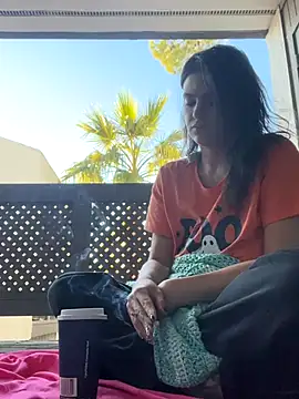 SafeinouterSpace online show from December 4, 2025, 11:13 pm