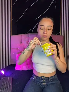 Snapshot of Ady_18 chatting on September 24, 2025, 6:11 pm Ady 18 online show from September 24, 2025, 6:11 pm