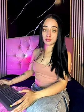 Snapshot of Ady_18 chatting on September 25, 2025, 3:49 pm Ady 18 online show from September 25, 2025, 3:49 pm