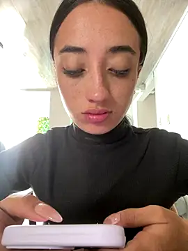 Snapshot of Ady_18 chatting on October 15, 2025, 5:35 pm Ady 18 online show from October 15, 2025, 5:35 pm