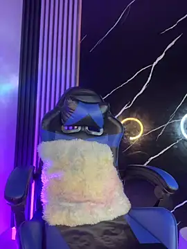 Snapshot of Ady_18 chatting on October 29, 2025, 7:37 pm Ady 18 online show from October 29, 2025, 7:37 pm