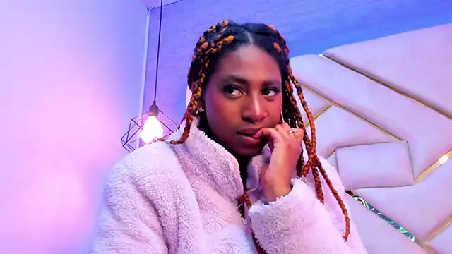 Snapshot of Queen_perla_ chatting on December 11, 2024, 4:31 pm Queen perla online show from December 11, 2024, 4:31 pm