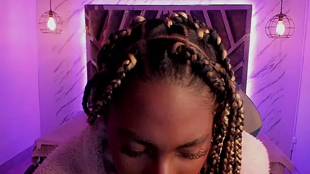 Snapshot of Queen_perla_ chatting on December 20, 2024, 3:53 pm Queen perla online show from December 20, 2024, 3:53 pm
