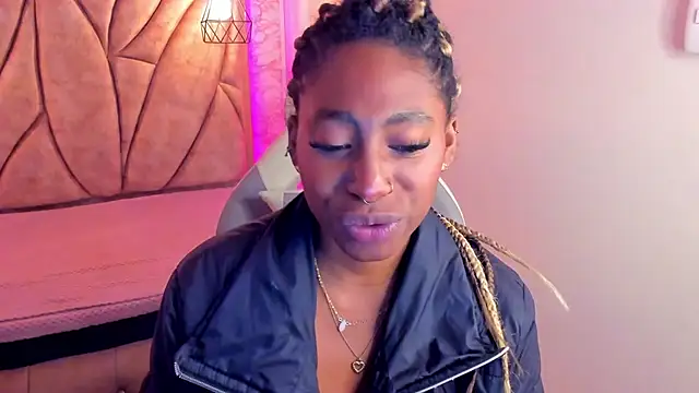 Snapshot of Queen_perla_ chatting on January 8, 2025, 4:00 pm Queen perla online show from January 8, 2025, 4:00 pm