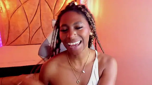 Snapshot of Queen_perla_ chatting on January 12, 2025, 5:54 pm Queen perla online show from January 12, 2025, 5:54 pm