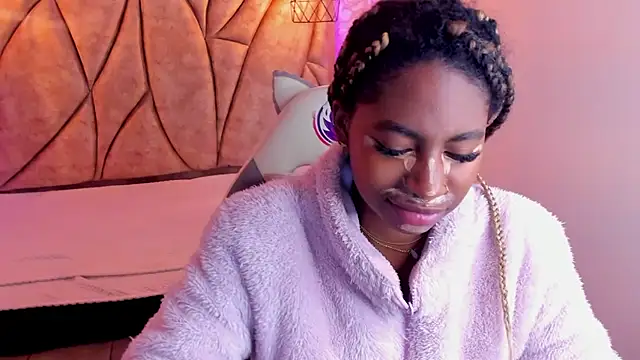 Snapshot of Queen_perla_ chatting on January 18, 2025, 12:47 pm Queen perla online show from January 18, 2025, 12:47 pm