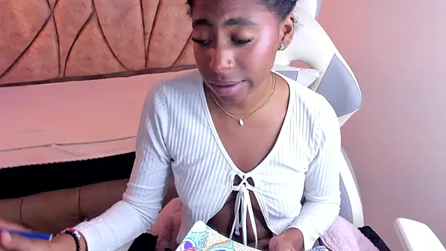 Snapshot of Queen_perla_ chatting on January 18, 2025, 4:10 pm Queen perla online show from January 18, 2025, 4:10 pm
