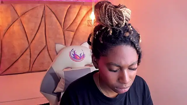 Snapshot of Queen_perla_ chatting on January 19, 2025, 3:10 pm Queen perla online show from January 19, 2025, 3:10 pm
