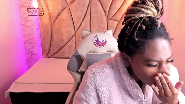 Snapshot of Queen_perla_ chatting on January 21, 2025, 11:35 am Queen perla online show from January 21, 2025, 11:35 am