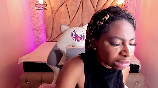 Snapshot of Queen_perla_ chatting on January 24, 2025, 12:10 pm Queen perla online show from January 24, 2025, 12:10 pm