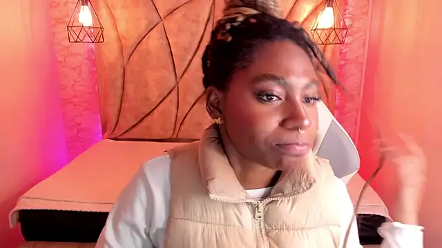 Snapshot of Queen_perla_ chatting on February 1, 2025, 4:11 pm Queen perla online show from February 1, 2025, 4:11 pm