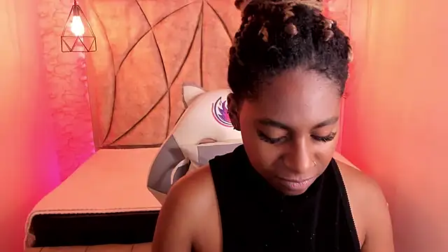 Snapshot of Queen_perla_ chatting on February 6, 2025, 12:37 pm Queen perla online show from February 6, 2025, 12:37 pm