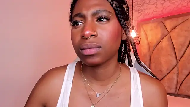Snapshot of Queen_perla_ chatting on February 7, 2025, 10:30 pm Queen perla online show from February 7, 2025, 10:30 pm