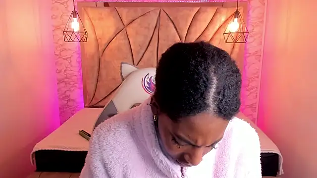 Snapshot of Queen_perla_ chatting on February 25, 2025, 12:24 pm Queen perla online show from February 25, 2025, 12:24 pm