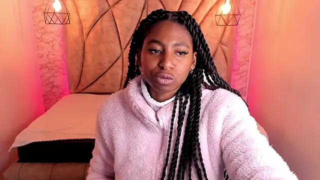 Snapshot of Queen_perla_ chatting on March 5, 2025, 12:33 pm Queen perla online show from March 5, 2025, 12:33 pm
