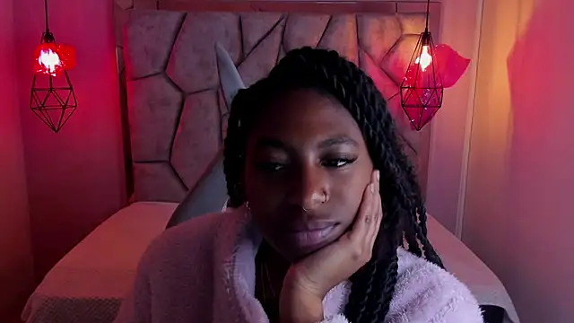 Snapshot of Queen_perla_ chatting on March 19, 2025, 12:23 pm Queen perla online show from March 19, 2025, 12:23 pm